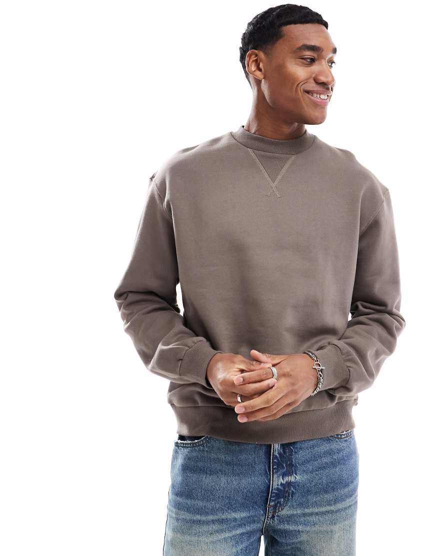 ASOS DESIGN - Hochwertiges, schweres Oversize-Sweatshirt in Braun mit kastigem Schnitt, 400 g/m² ASOS DESIGN - Hochwertiges, schweres Oversize-Sweatshirt in Braun mit kastigem Schnitt, 400 g/m² von ASOS DESIGN