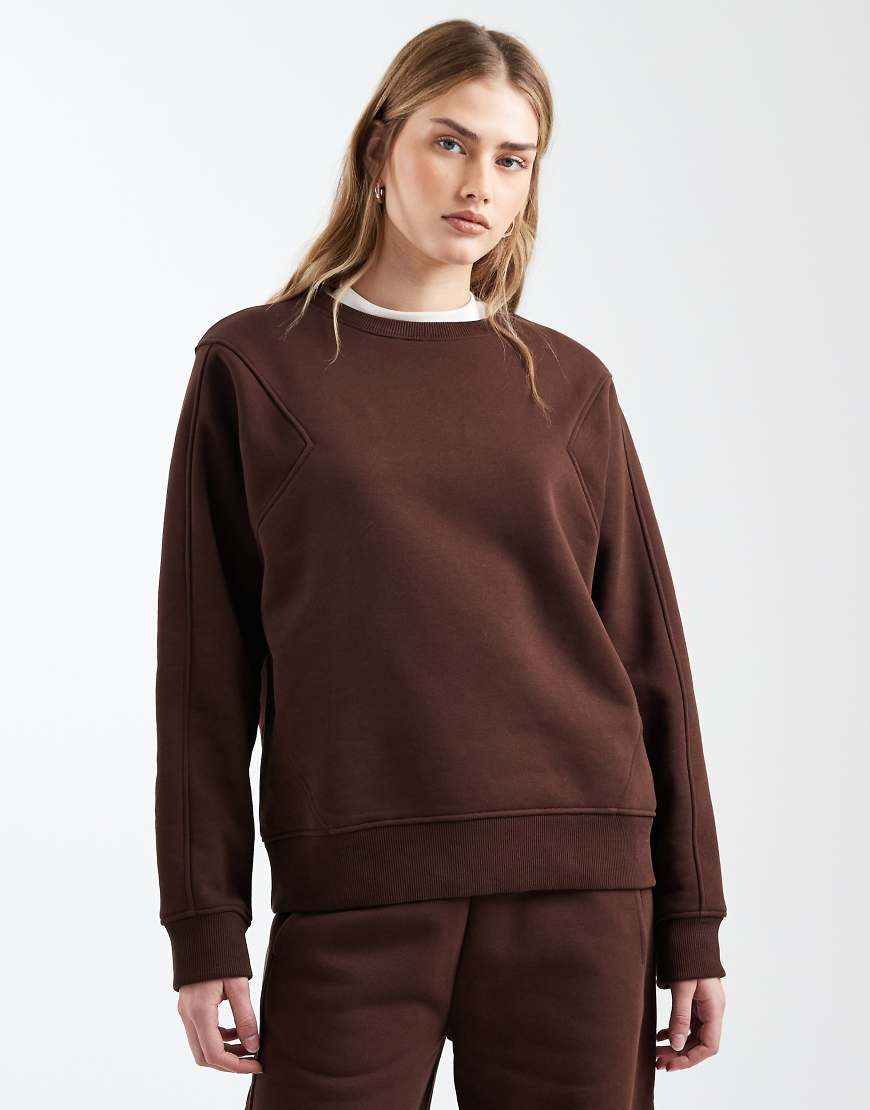 ASOS DESIGN - Hochwertiges, schweres Sweatshirt in Schokobraun mit Ziernähten, 500 g/m²-Brown von ASOS DESIGN