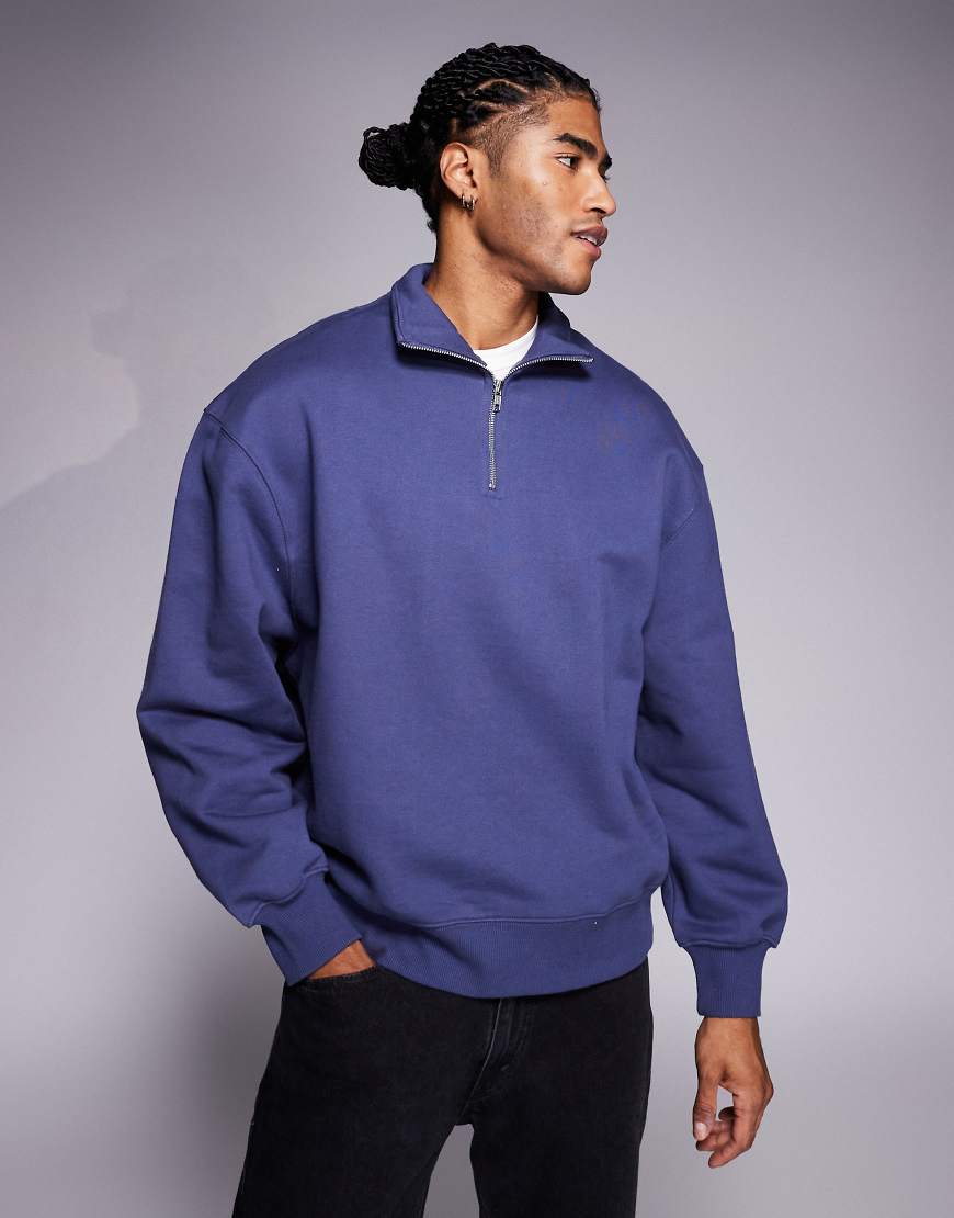 ASOS DESIGN - Hochwertiges Oversize-Sweatshirt aus schwerem Stoff in Dunkelblau mit kurzem Reißverschluss, 400 g/m² von ASOS DESIGN
