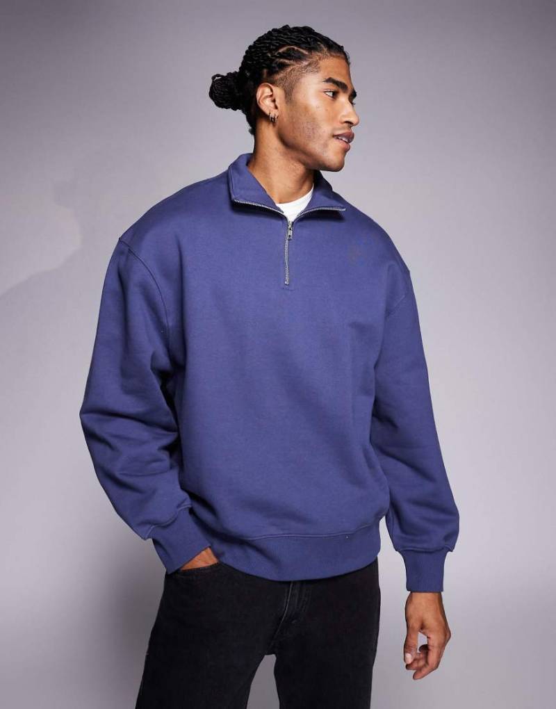 ASOS DESIGN - Hochwertiges Oversize-Sweatshirt aus schwerem Stoff in Dunkelblau mit kurzem Reißverschluss, 400 g/m² von ASOS DESIGN