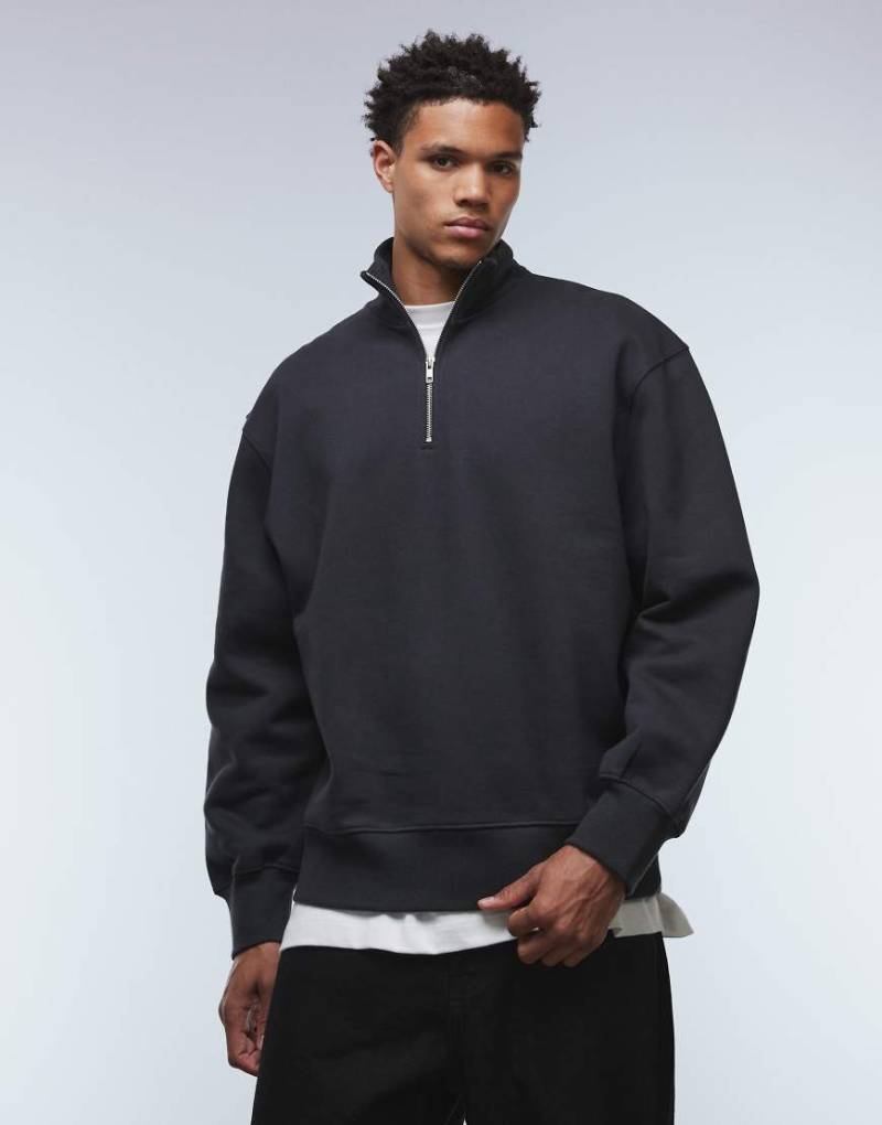 ASOS DESIGN - Hochwertiges Oversize-Sweatshirt aus schwerem Stoff in Grau mit kurzem Reißverschluss, 400 g/m² von ASOS DESIGN