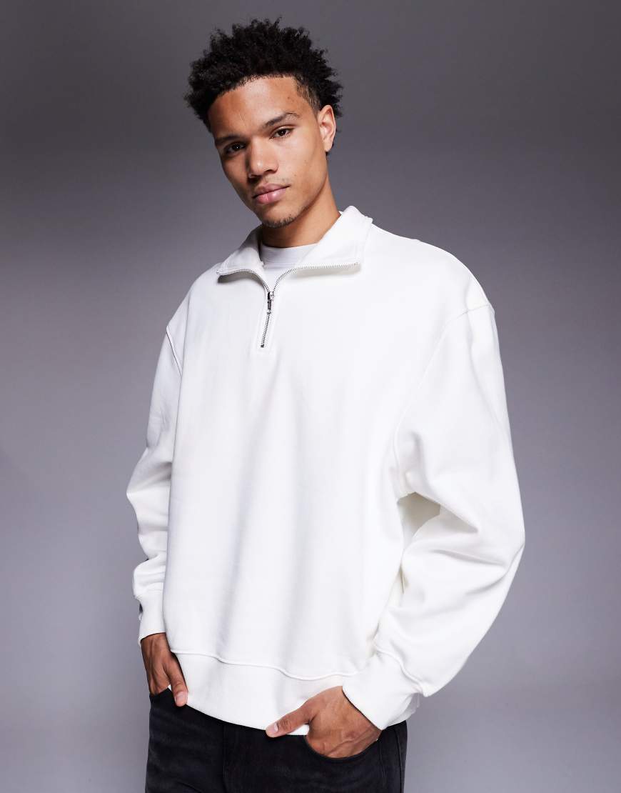 ASOS DESIGN - Hochwertiges Oversize-Sweatshirt in Wollweiß aus schwerem Stoff mit kurzem Reißverschluss, 400 g/m² von ASOS DESIGN