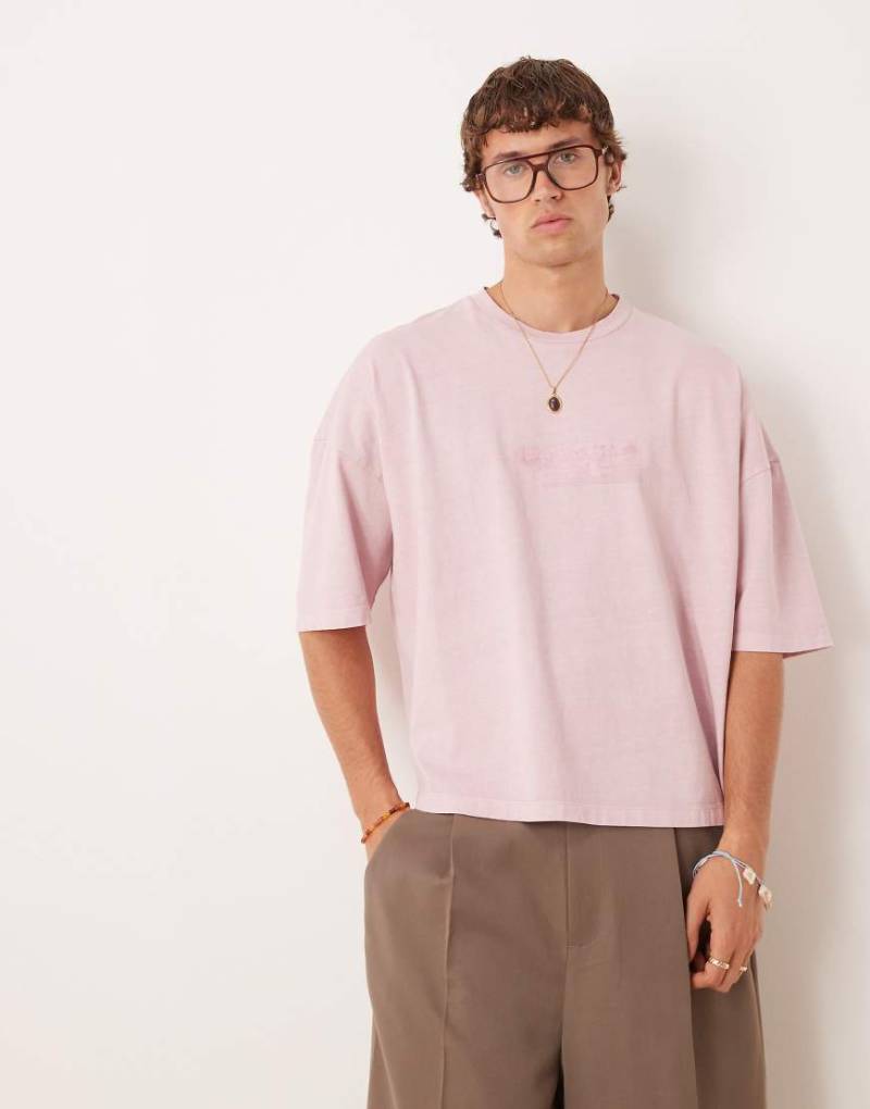 ASOS DESIGN - Hochwertiges, kastiges Oversize-T-Shirt in verwaschenem Rosa aus schwerem Material mit Print von ASOS DESIGN