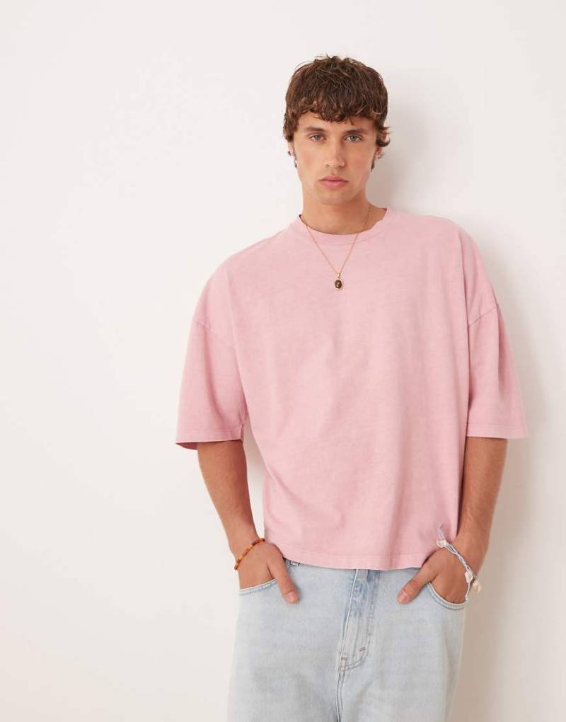 ASOS DESIGN - Hochwertiges, kastiges Oversize-T-Shirt in verwaschenem Rosa aus schwerem Material ASOS DESIGN - Hochwertiges, kastiges Oversize-T-Shirt in verwaschenem Rosa aus schwerem Material von ASOS DESIGN