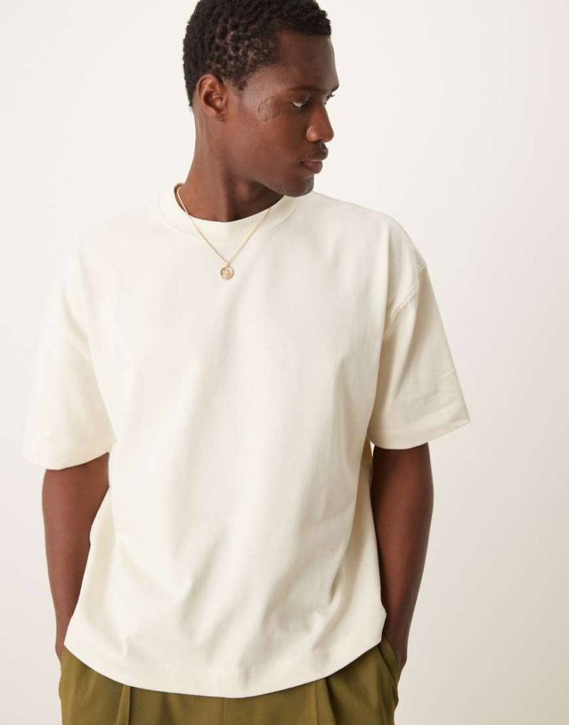 ASOS DESIGN - Hochwertiges Oversize-T-Shirt mit kastigem Schnitt aus schwerem Material in Creme, 300 g/m²-Weiß von ASOS DESIGN