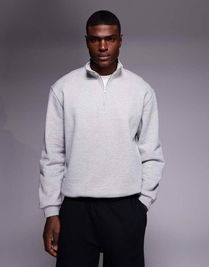 ASOS DESIGN - Hochwertiges Sweatshirt aus schwerem Material in meliertem Grau mit kurzem Reißverschluss, 400 g/m² von ASOS DESIGN