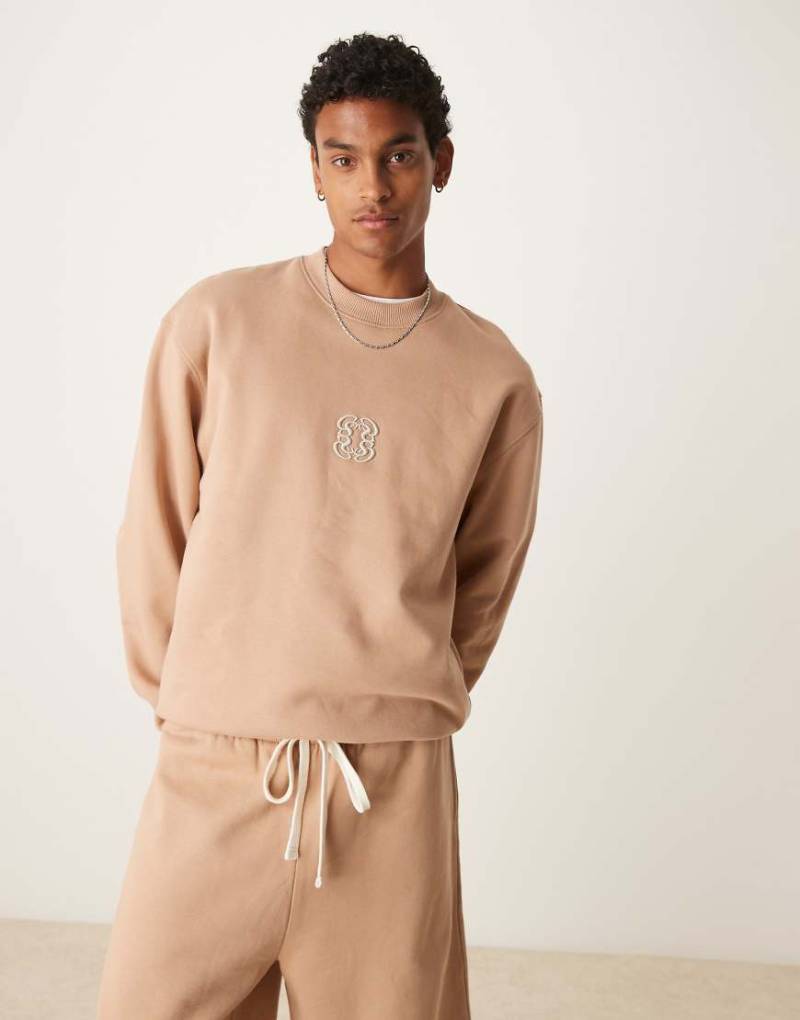 ASOS DESIGN - Schweres Sweatshirt in Beige mit Stickerei, 400 g/m²-Neutral von ASOS DESIGN