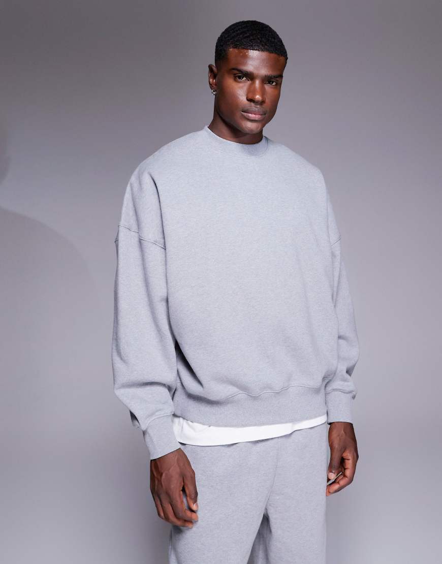 ASOS DESIGN - Hochwertiges Super-Oversize-Sweatshirt in meliertem Grau aus schwerem Material, 400 g/m² von ASOS DESIGN