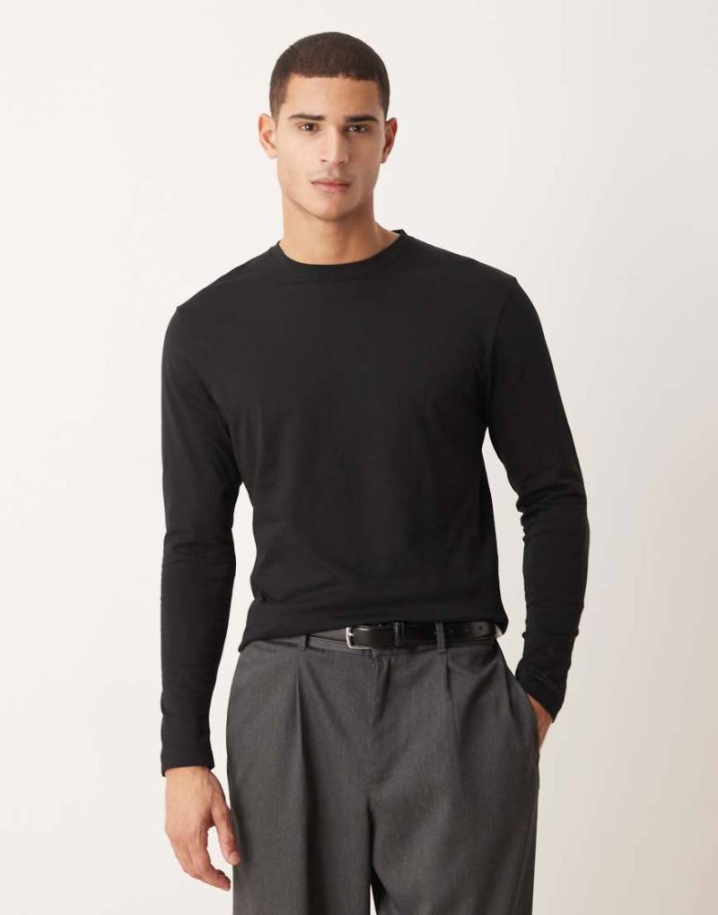 ASOS DESIGN - Hochwertiges langärmliges Shirt aus SUPIMA-Baumwolle in Schwarz mit Rundhalsausschnitt von ASOS DESIGN