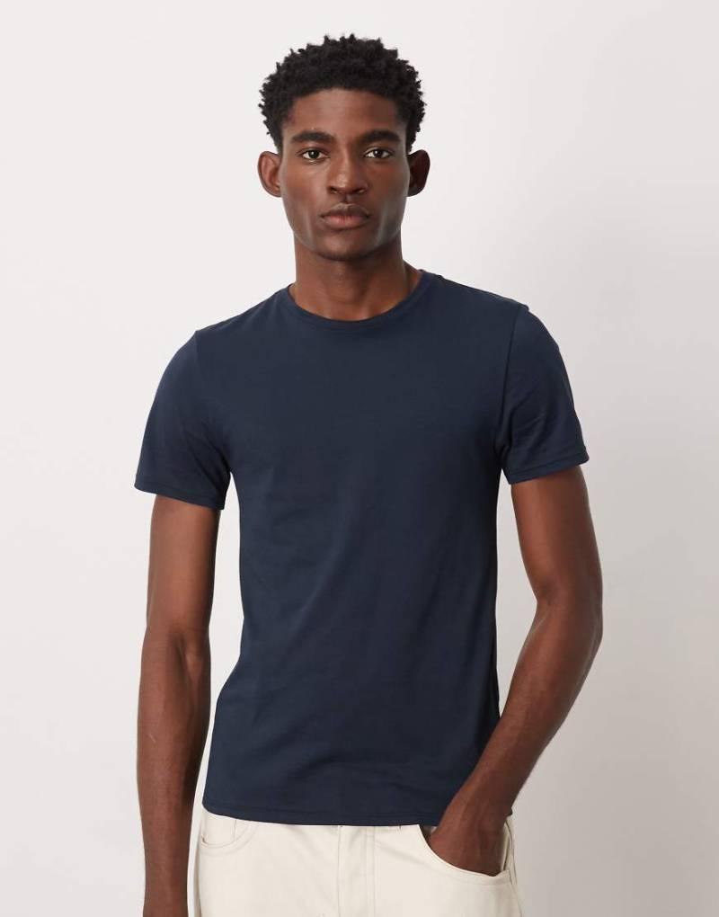 ASOS DESIGN - Hochwertiges schmales T-Shirt aus SUPIMA-Baumwolle in Marineblau von ASOS DESIGN