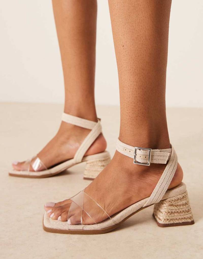 ASOS DESIGN - Hopefully - Sandalen mit Blockabsatz und transparenten und naturfarbenen Riemen von ASOS DESIGN