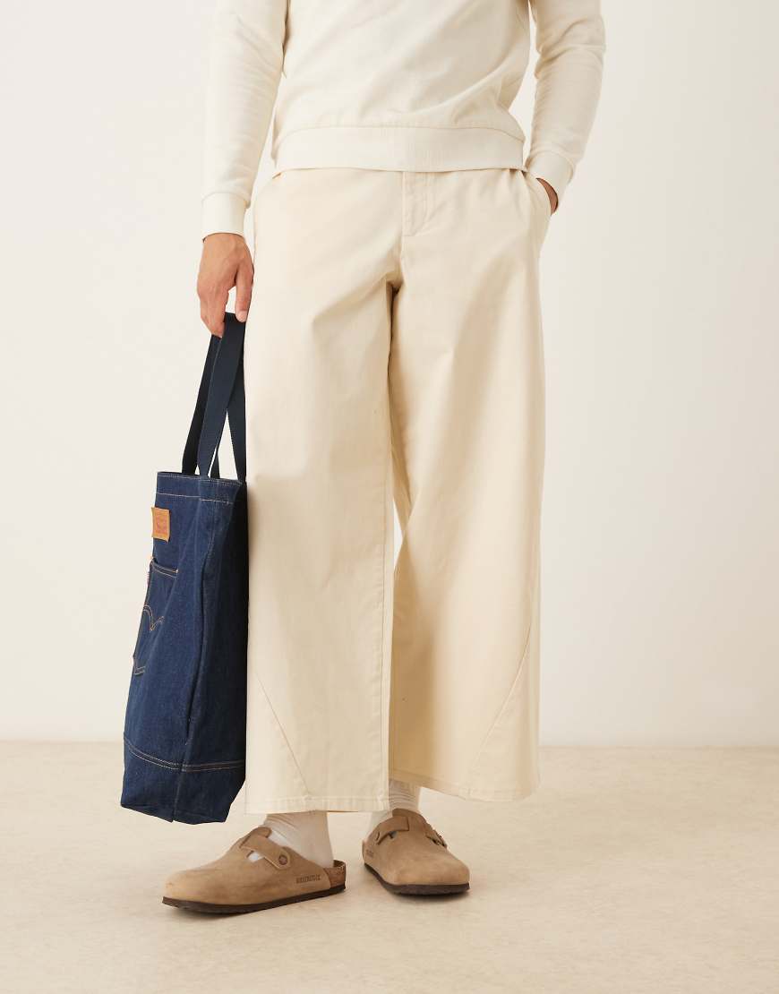 ASOS DESIGN - Horseshoe-Hose aus Twill in Ecru-Grün ASOS DESIGN - Horseshoe-Hose aus Twill in Ecru-Grün von ASOS DESIGN