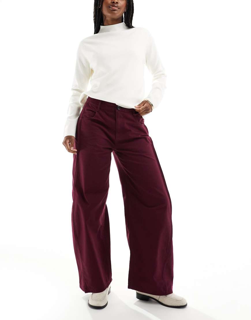 ASOS DESIGN - Horseshoe-Hose in Weinrot mit Laschendetail an der Taille von ASOS DESIGN