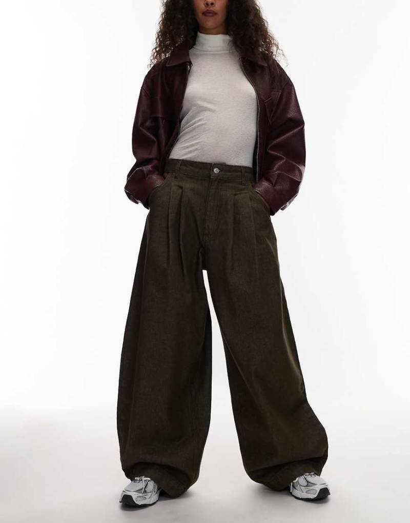 ASOS DESIGN - Horseshoe-Jeans in Dunkelgrün mit Oversize-Passform von ASOS DESIGN