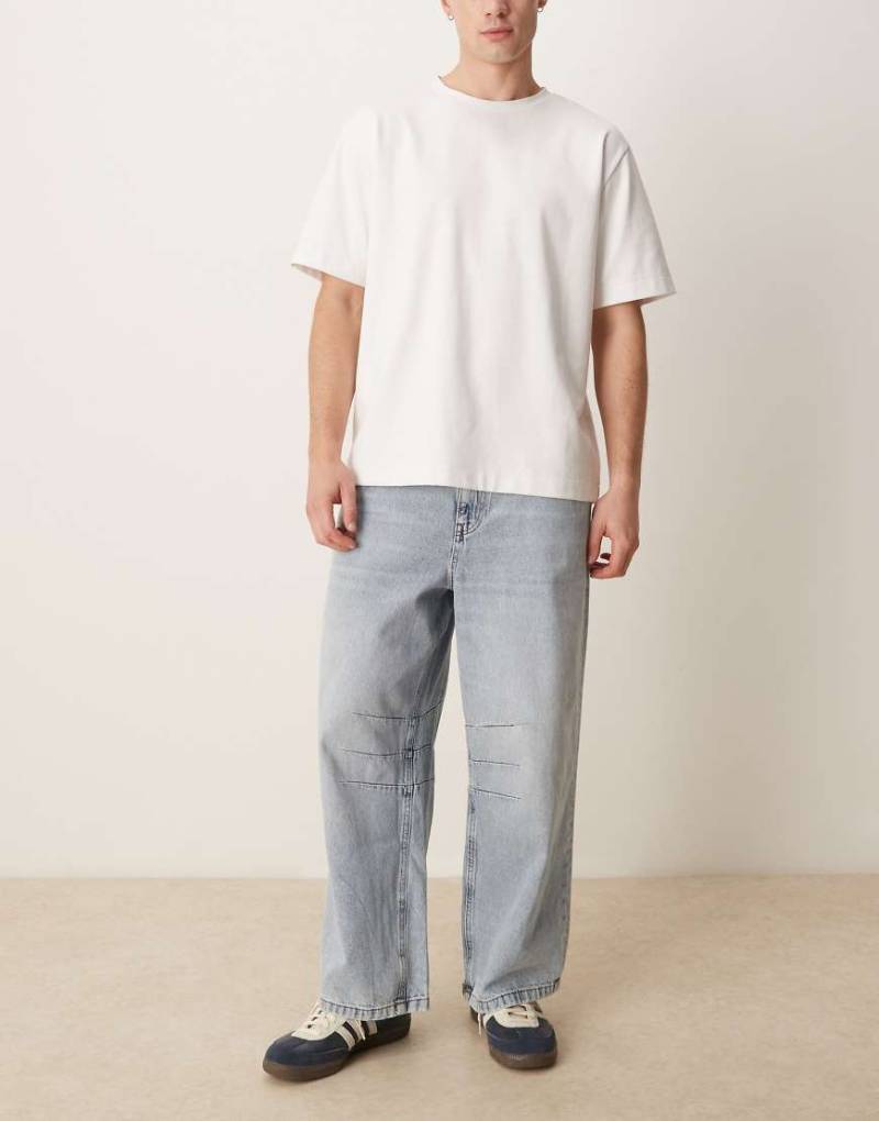 ASOS DESIGN - Horseshoe-Jeans in verwaschenem Hellblau von ASOS DESIGN