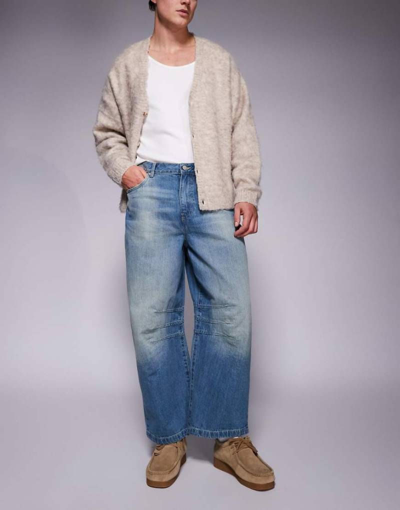 ASOS DESIGN - Horseshoe-Jeans in verwaschenem Hellblau von ASOS DESIGN