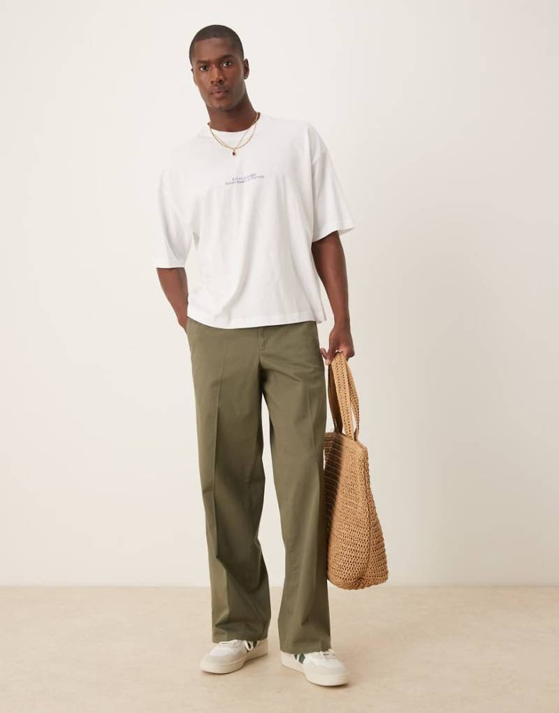 ASOS DESIGN - Hose aus Baumwoll-Twill in Grün mit weitem Bein von ASOS DESIGN