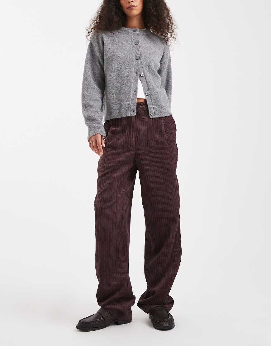 ASOS DESIGN - Hose aus Cord in Pflaume mit schmalem Schnitt-Lila von ASOS DESIGN