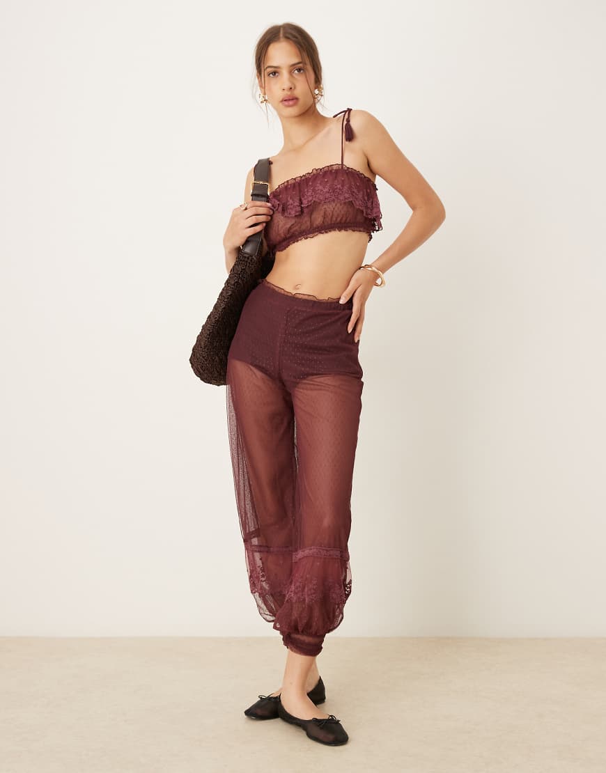 ASOS DESIGN - Hose aus Dobby-Netzstoff in Lila mit Spitzensaum, Kombiteil-Weiß ASOS DESIGN - Hose aus Dobby-Netzstoff in Lila mit Spitzensaum, Kombiteil-Weiß von ASOS DESIGN