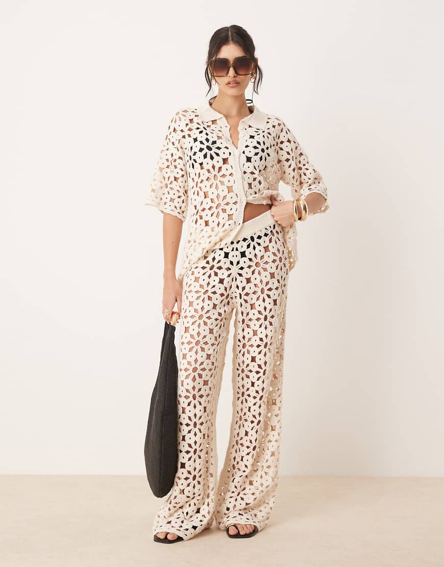 ASOS DESIGN - Hose aus Häkelstrick in Cremeweiß mit weitem Bein, Kombiteil-Neutral ASOS DESIGN - Hose aus Häkelstrick in Cremeweiß mit weitem Bein, Kombiteil-Neutral von ASOS DESIGN