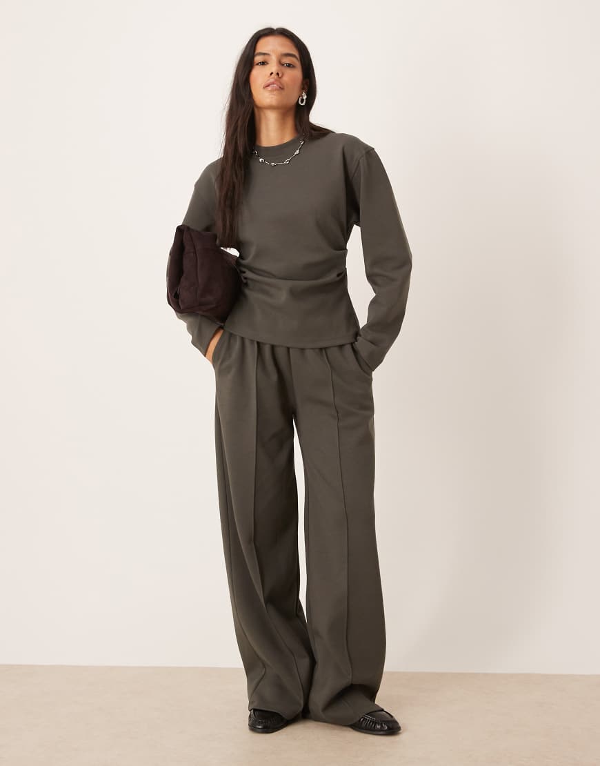 ASOS DESIGN - Hose aus Interlock-Stoff in Anthrazit mit weitem Bein, Kombiteil-Grau von ASOS DESIGN