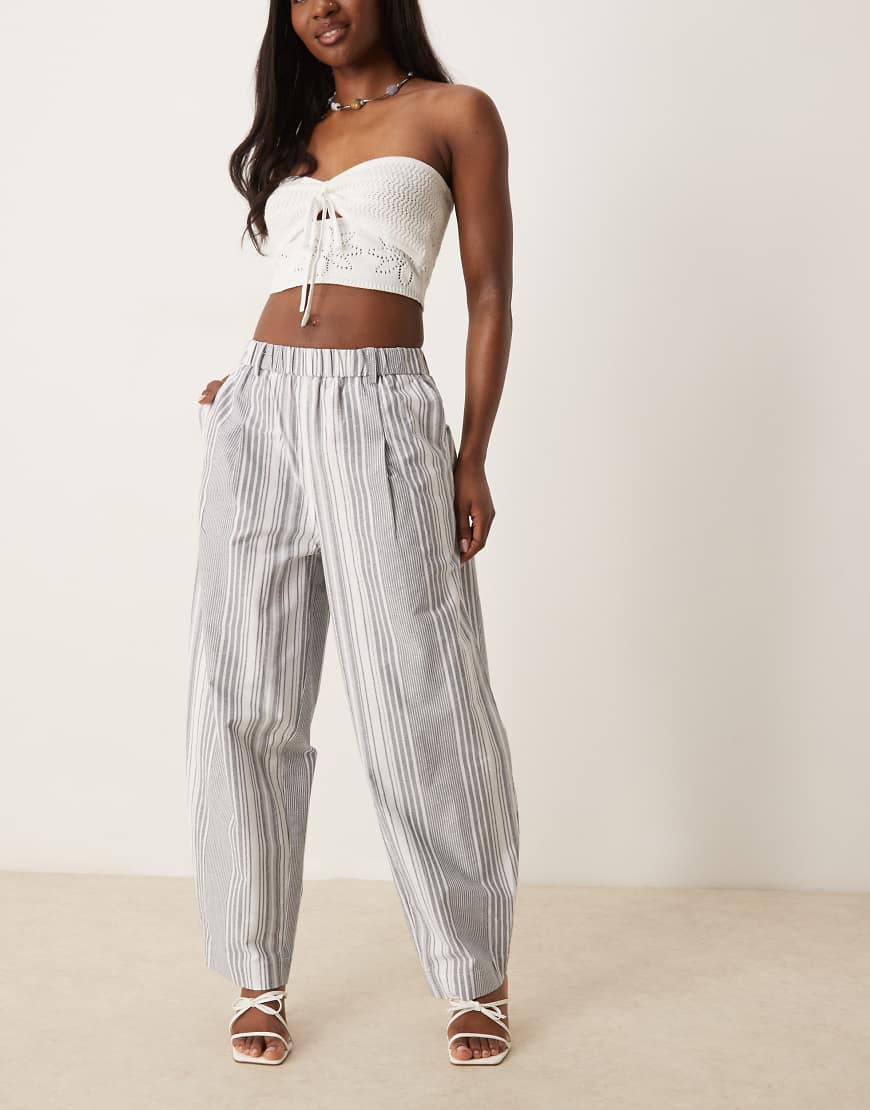 ASOS DESIGN - Hose aus Leinenimitat in gestreiftem Schwarz mit weitem Bein-Bunt ASOS DESIGN - Hose aus Leinenimitat in gestreiftem Schwarz mit weitem Bein-Bunt von ASOS DESIGN