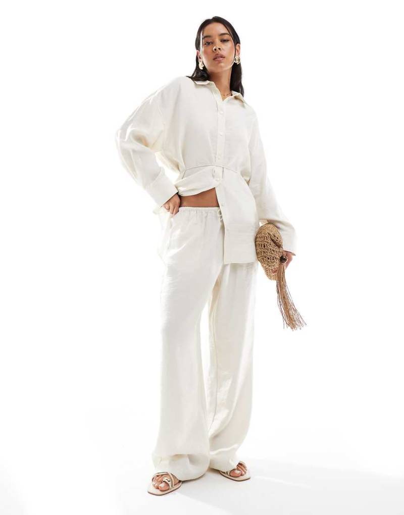 ASOS DESIGN - Hose aus Modal in Buttermilchgelb mit weitem Bein und Taillenschnürung, Kombiteil von ASOS DESIGN