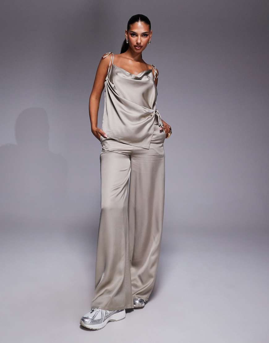 ASOS DESIGN - Hose aus Satin in Champagner, Kombiteil-Weiß ASOS DESIGN - Hose aus Satin in Champagner, Kombiteil-Weiß von ASOS DESIGN