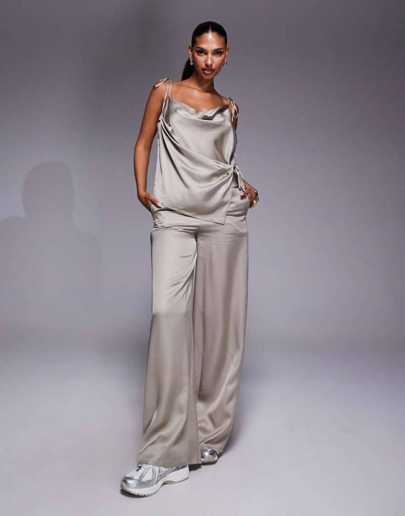 ASOS DESIGN - Hose aus Satin in Champagner, Kombiteil-Weiß ASOS DESIGN - Hose aus Satin in Champagner, Kombiteil-Weiß von ASOS DESIGN