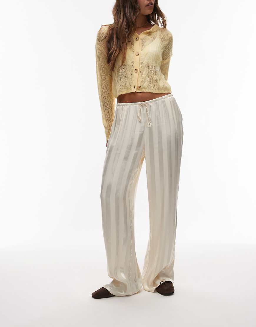 ASOS DESIGN - Hose aus Satin in Creme mit Streifen und weitem Bein, Kombiteil-Weiß ASOS DESIGN - Hose aus Satin in Creme mit Streifen und weitem Bein, Kombiteil-Weiß von ASOS DESIGN