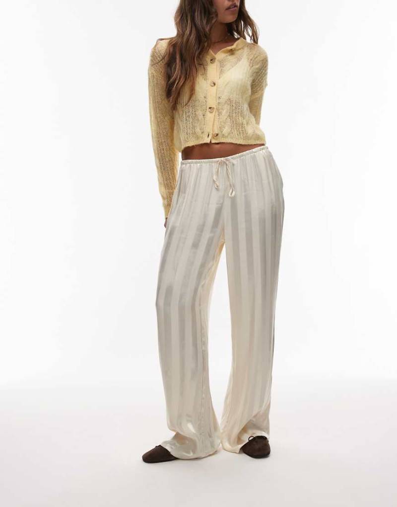 ASOS DESIGN - Hose aus Satin in Creme mit Streifen und weitem Bein, Kombiteil-Weiß ASOS DESIGN - Hose aus Satin in Creme mit Streifen und weitem Bein, Kombiteil-Weiß von ASOS DESIGN