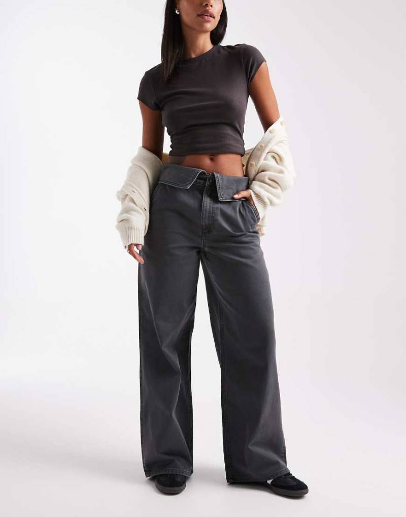 ASOS DESIGN - Hose in Anthrazit mit umgeschlagener Taille und weitem Bein-Grau von ASOS DESIGN