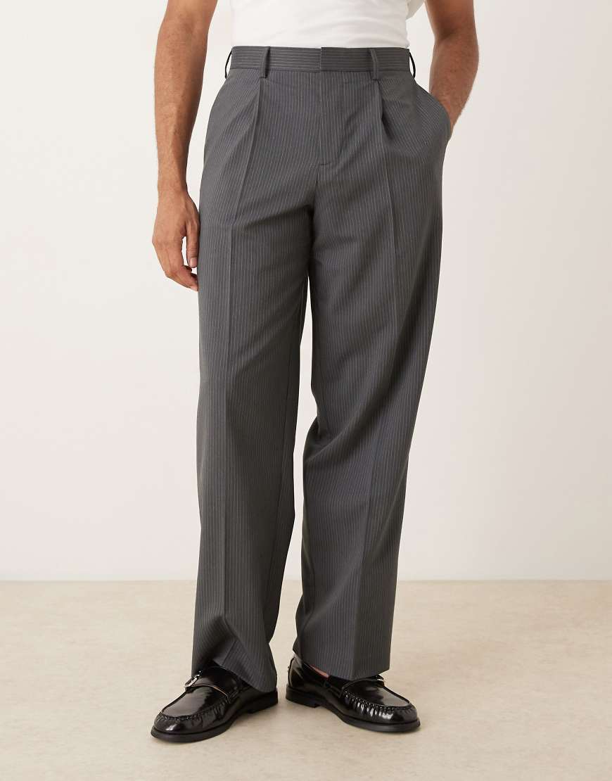 ASOS DESIGN - Hose in Anthrazit mit weitem Bein und Nadelstreifen-Grau ASOS DESIGN - Hose in Anthrazit mit weitem Bein und Nadelstreifen-Grau von ASOS DESIGN