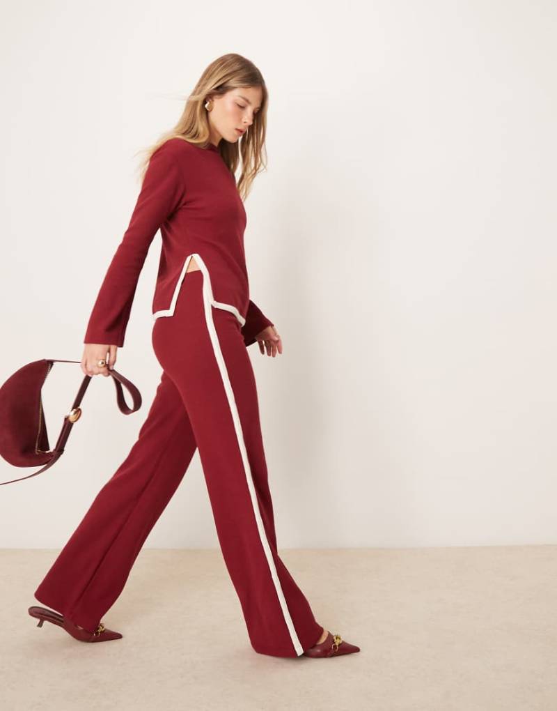 ASOS DESIGN - Hose in Burgunderrot mit Zierstreifen und weitem Bein, Kombiteil von ASOS DESIGN