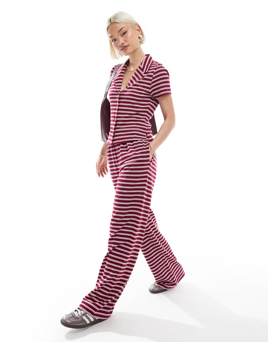 ASOS DESIGN - Hose in Burgunderrot mit weitem Bein, Kombiteil-Rosa von ASOS DESIGN