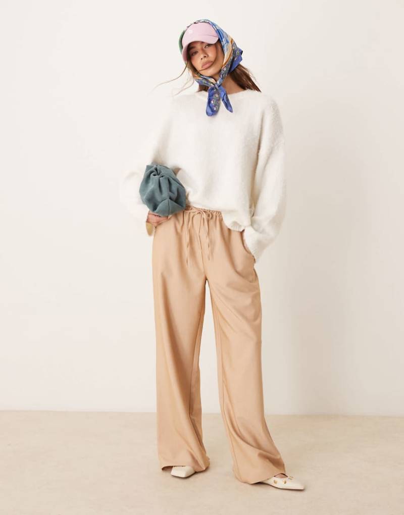 ASOS DESIGN - Hose in Kamelbraun mit Doppelbund von ASOS DESIGN