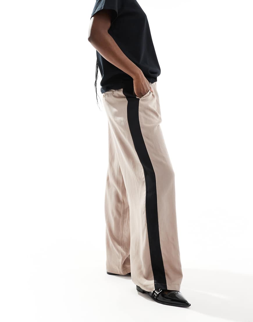 ASOS DESIGN - Hose in Mokka mit Faltendetail und Kontrasteinsatz-Neutral ASOS DESIGN - Hose in Mokka mit Faltendetail und Kontrasteinsatz-Neutral von ASOS DESIGN