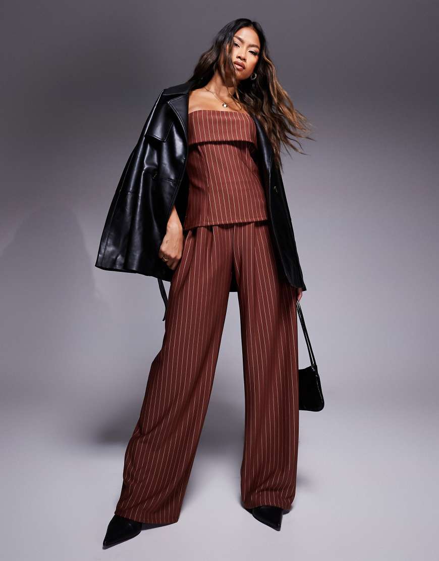 ASOS DESIGN - Hose in Schokobraun mit weitem Bein und Nadelstreifen, Kombiteil-Bunt ASOS DESIGN - Hose in Schokobraun mit weitem Bein und Nadelstreifen, Kombiteil-Bunt von ASOS DESIGN