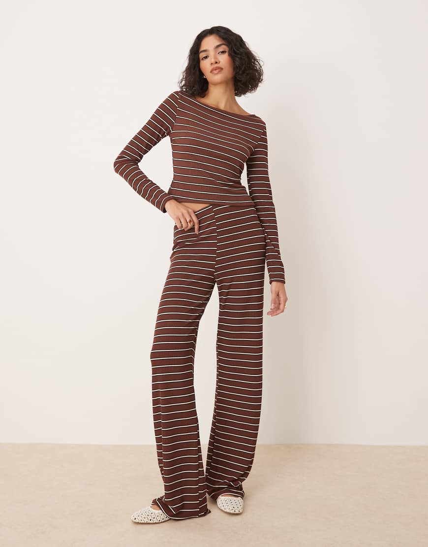 ASOS DESIGN - Hose in Schokobraun mit weitem Bein und Streifen, Kombiteil-Bunt ASOS DESIGN - Hose in Schokobraun mit weitem Bein und Streifen, Kombiteil-Bunt von ASOS DESIGN