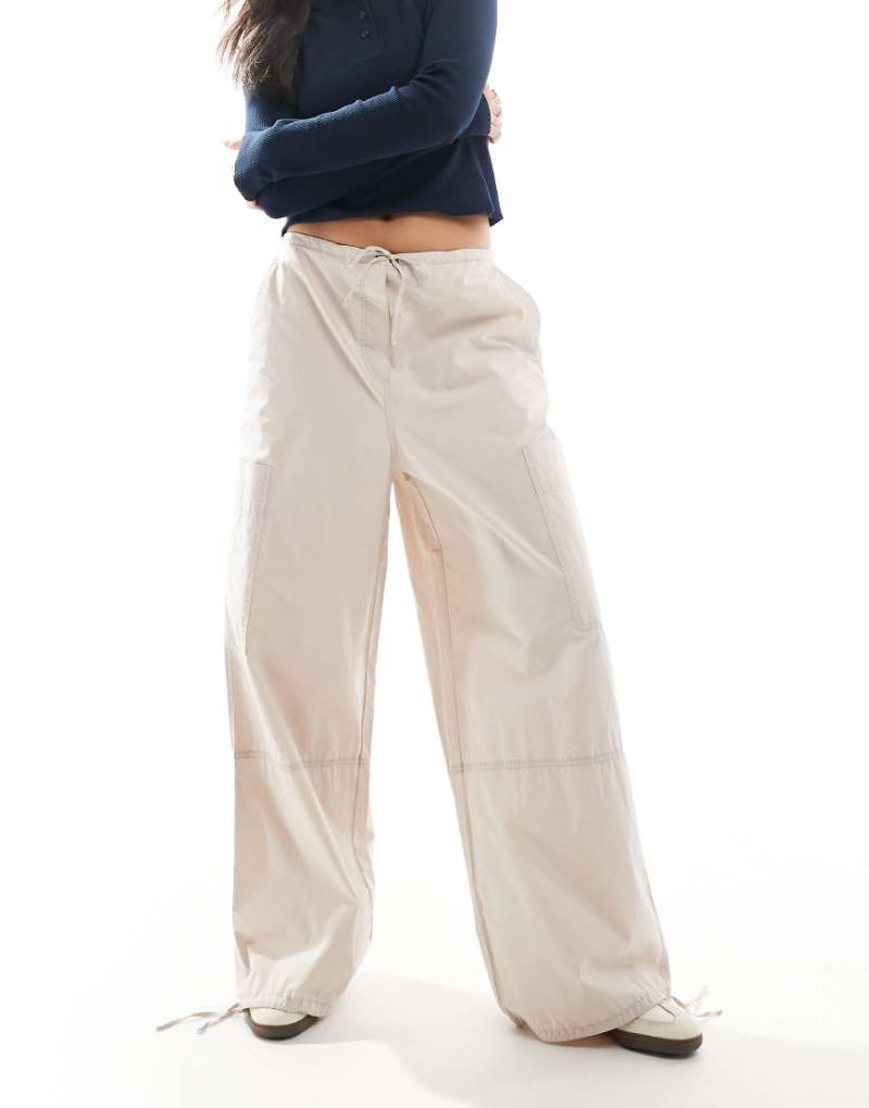 ASOS DESIGN - Hose in Steinbeige mit Bindesaum und schlichten Utility-Taschen-Neutral von ASOS DESIGN
