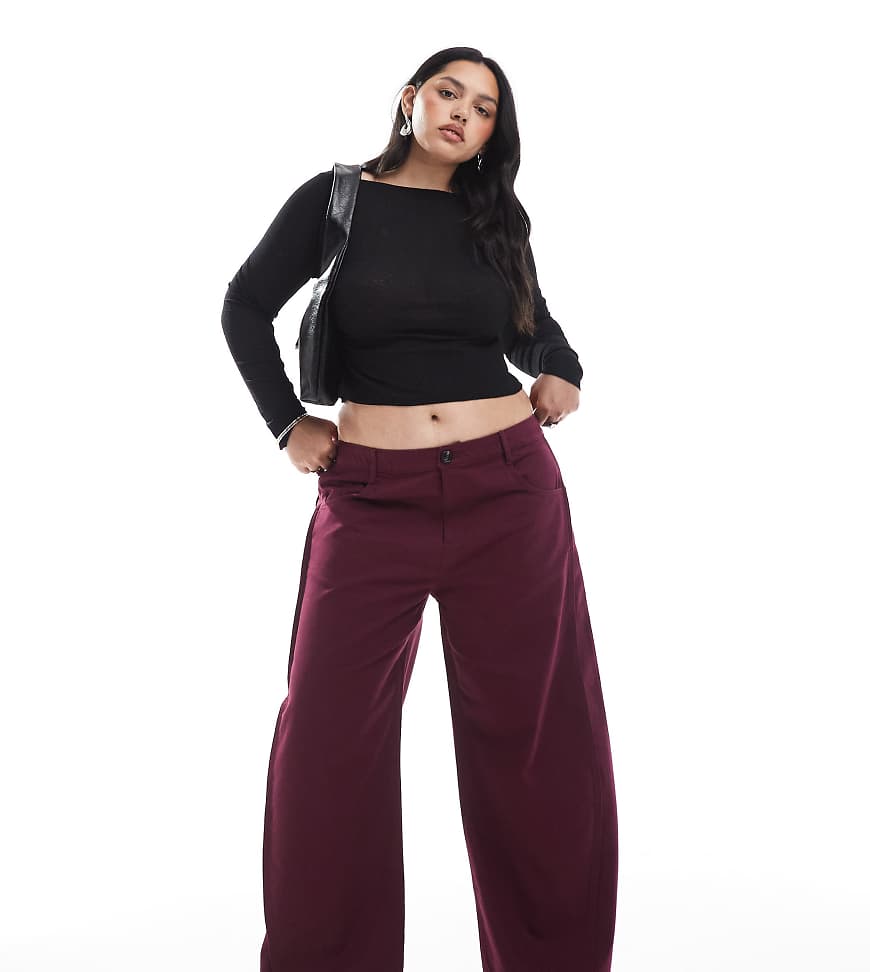 ASOS DESIGN - Hose in Weinrot mit weitem, abgerundetem Bein und Laschendetail an der Taille von ASOS Curve