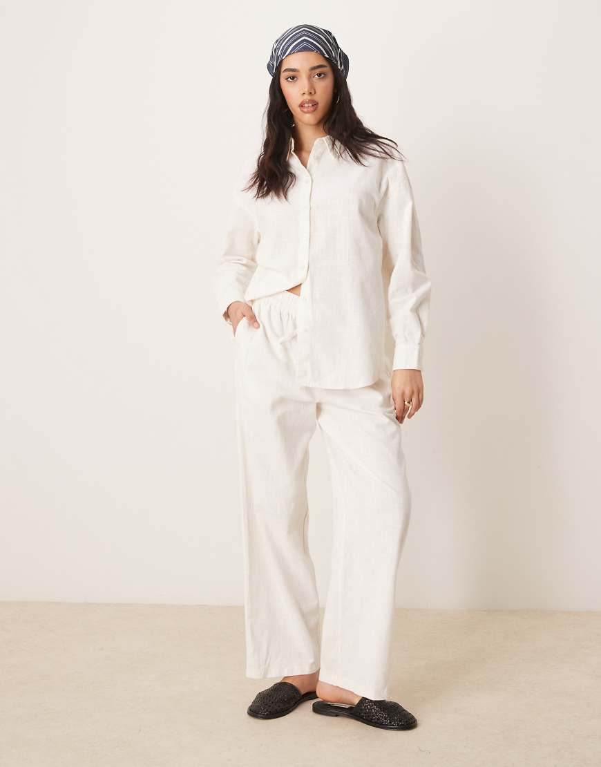 ASOS DESIGN - Hose in gebrochenem Weiß mit Leinenoptik, Kombiteil ASOS DESIGN - Hose in gebrochenem Weiß mit Leinenoptik, Kombiteil von ASOS DESIGN