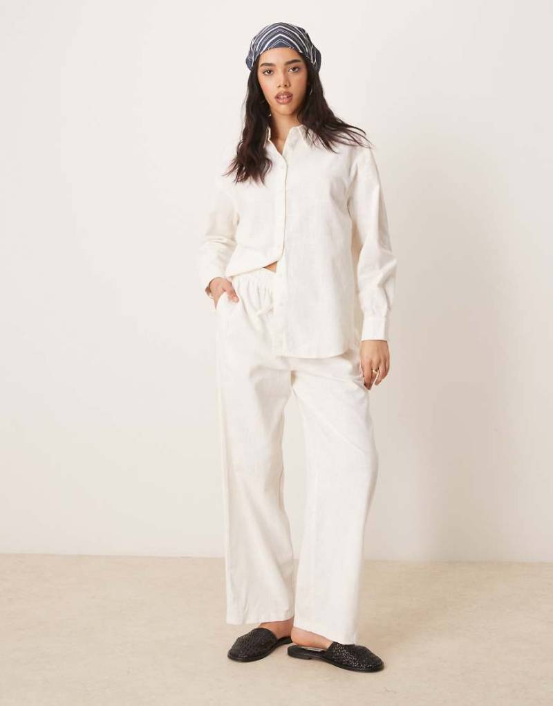 ASOS DESIGN - Hose in gebrochenem Weiß mit Leinenoptik, Kombiteil von ASOS DESIGN