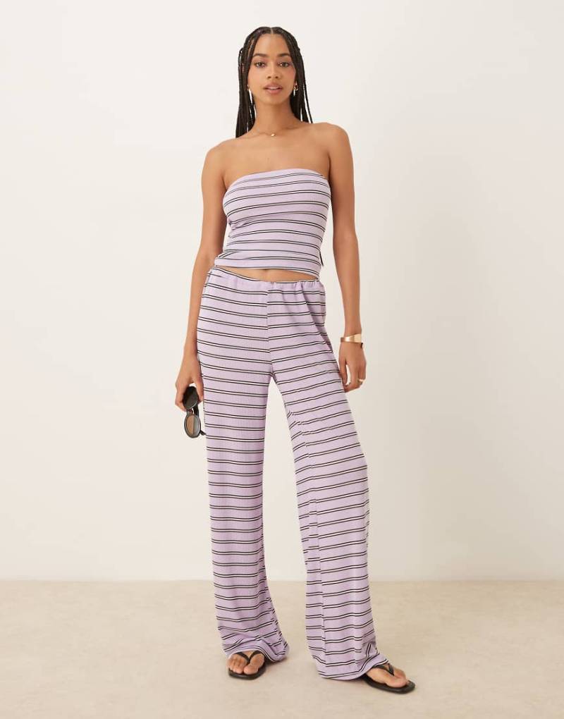 ASOS DESIGN - Hose in gestreiftem Flieder mit weitem Bein, Kombiteil-Lila ASOS DESIGN - Hose in gestreiftem Flieder mit weitem Bein, Kombiteil-Lila von ASOS DESIGN