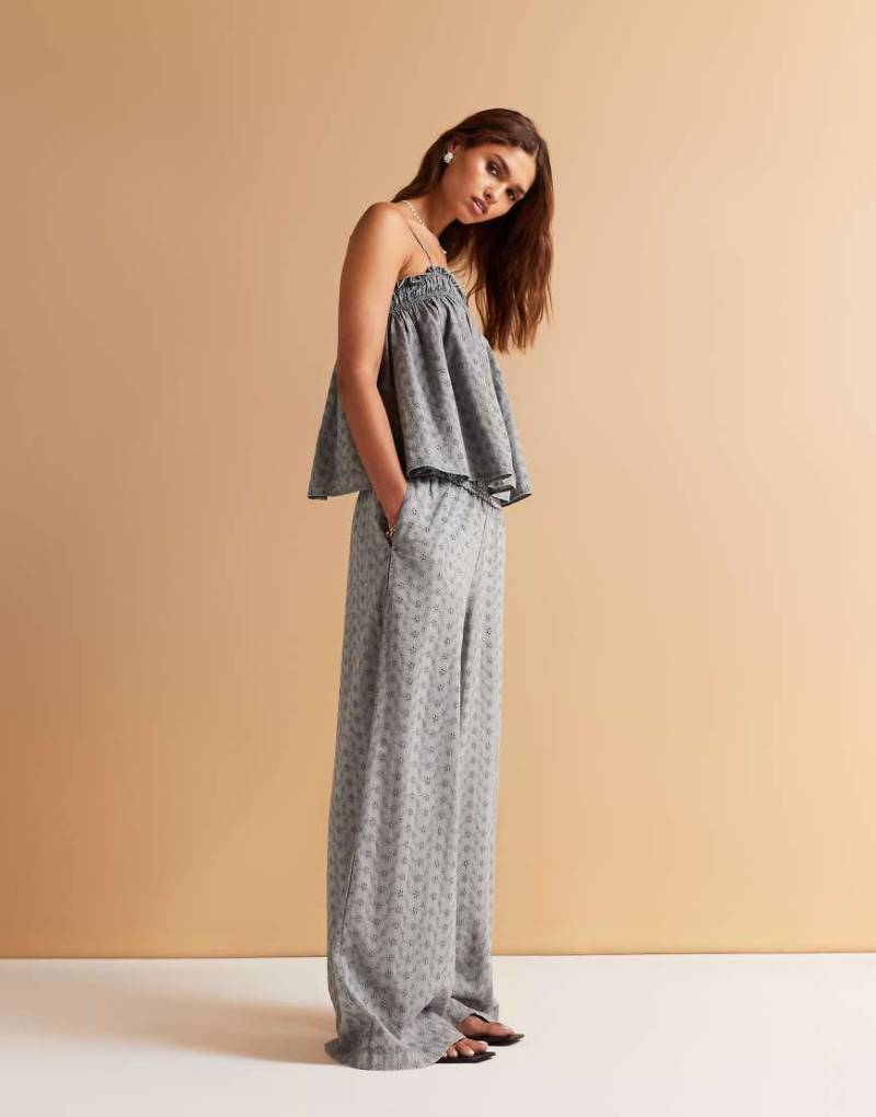 ASOS DESIGN - Hose in verwaschenem Grau mit weitem Bein und gesmoktem Bund, Kombiteil von ASOS DESIGN