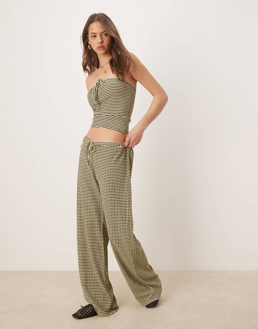 ASOS DESIGN - Hose mit Vichy-Karos in Gelb und Schwarz und weitem Bein, Kombiteil-Bunt ASOS DESIGN - Hose mit Vichy-Karos in Gelb und Schwarz und weitem Bein, Kombiteil-Bunt von ASOS DESIGN