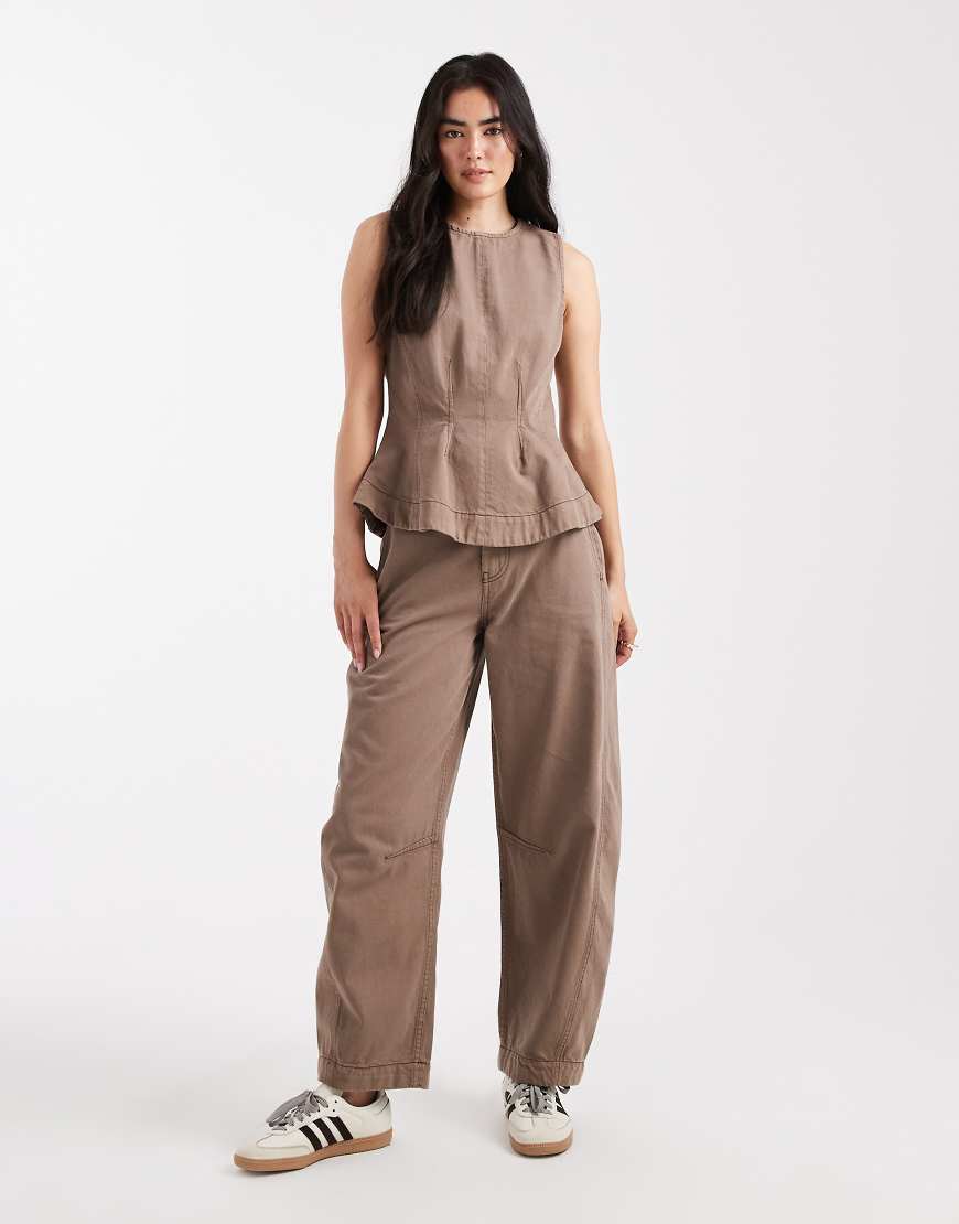 ASOS DESIGN - Hose mit abgerundetem Bein in verwaschenem Taupe-Grau mit Kontrastnähten, Kombiteil von ASOS DESIGN