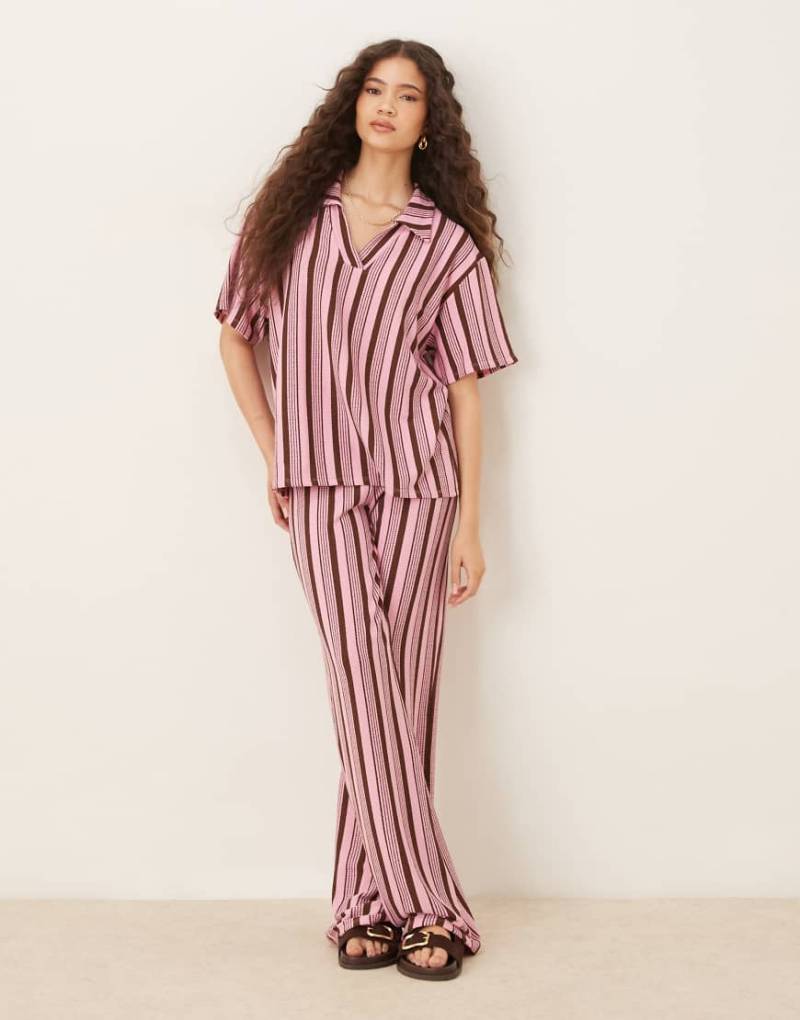 ASOS DESIGN - Hose mit weitem Bein und Streifen in Schokobraun und Gelb, Kombiteil-Bunt von ASOS DESIGN