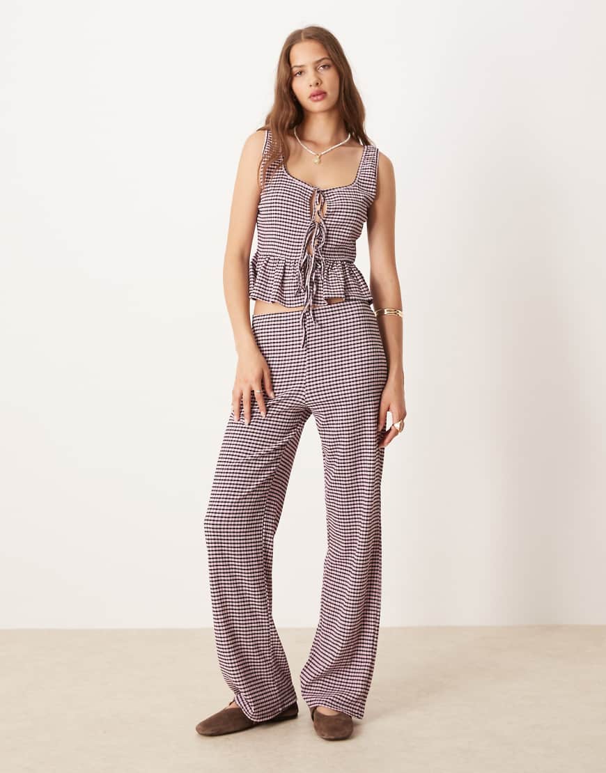 ASOS DESIGN - Hose mit weitem Bein und Vichy-Karo in Rosa und Schwarz, Kombiteil-Bunt ASOS DESIGN - Hose mit weitem Bein und Vichy-Karo in Rosa und Schwarz, Kombiteil-Bunt von ASOS DESIGN