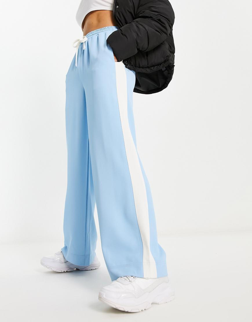 ASOS DESIGN - Hose zum Hineinschlüpfen mit Kontrastbahn in Blau ASOS DESIGN - Hose zum Hineinschlüpfen mit Kontrastbahn in Blau von ASOS DESIGN